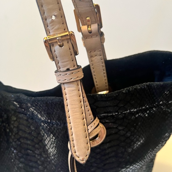 MICHAEL Michael Kors Black Textured Tote - Picture 9 of 9